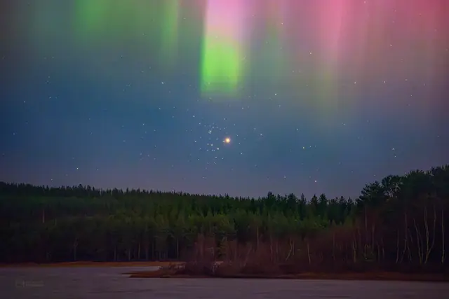 Mars and the Beehive Under an Aurora